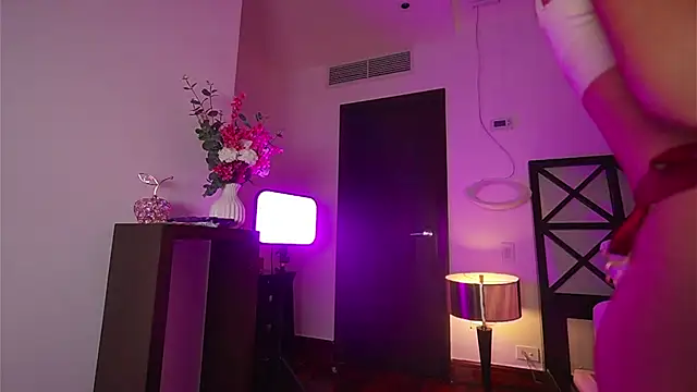 Snapshot of LunaMystyque chatting on 09-11-25, 08:09 LunaMystyque online show from 09-11-25, 08:09