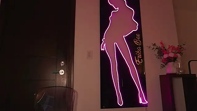 Snapshot of LunaMystyque chatting on 10-04-25, 08:07 LunaMystyque online show from 10-04-25, 08:07