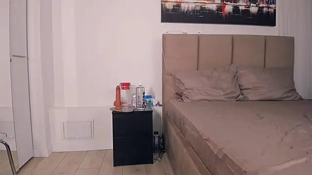 Snapshot of LunaMystyque chatting on 11-08-25, 04:07 LunaMystyque online show from 11-08-25, 04:07