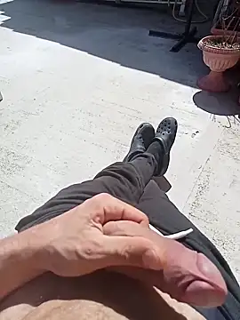 Snapshot of MrTamburine22 chatting on 04-04-26, 12:57 MrTamburine22 online show from 04-04-26, 12:57