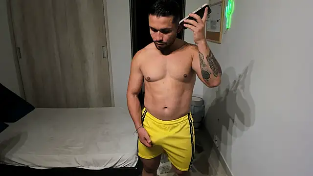 Snapshot of Travis_bakers chatting on 02-11-26, 01:10 Travis bakers online show from 02-11-26, 01:10