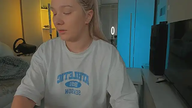 1AlexaGoddess3 online show from 01-28-25, 03:04