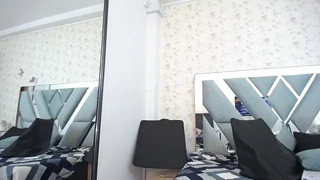 Queenjenn   online show from 01-02-25, 07:07