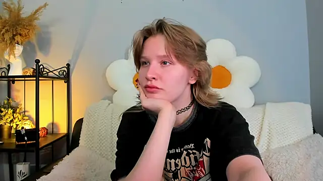 Snapshot of EvaStevs chatting on 02-15-25, 04:12 EvaStevs online show from 02-15-25, 04:12