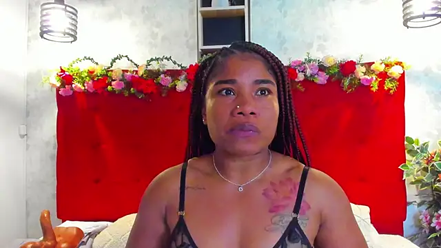 Snapshot of SilvannaFit chatting on 04-23-26, 12:29 SilvannaFit online show from 04-23-26, 12:29