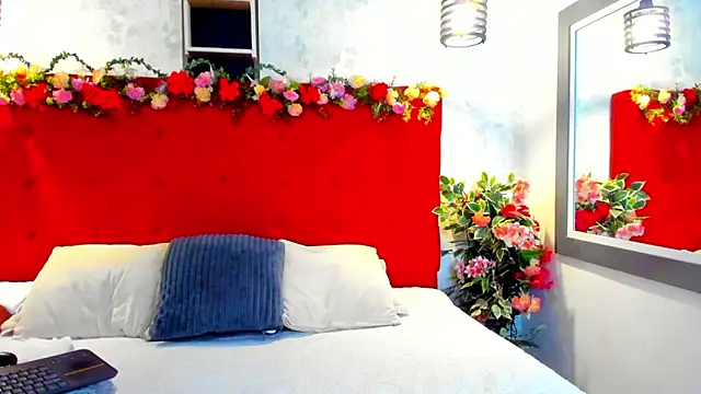 Snapshot of SilvannaFit chatting on 04-24-26, 11:34 SilvannaFit online show from 04-24-26, 11:34