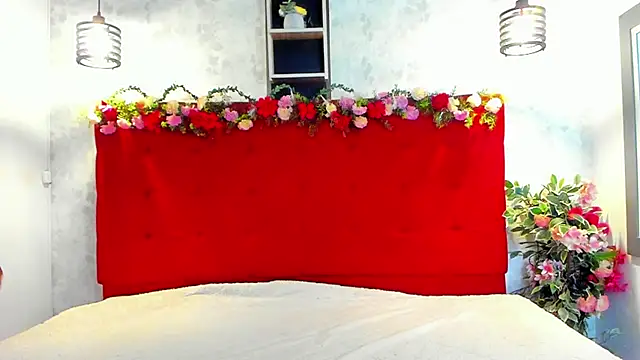 Snapshot of SilvannaFit chatting on 05-16-26, 09:06 SilvannaFit online show from 05-16-26, 09:06