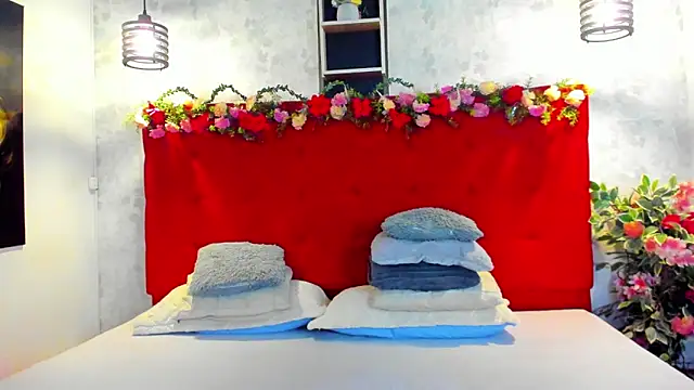 Snapshot of SilvannaFit chatting on 05-28-26, 11:40 SilvannaFit online show from 05-28-26, 11:40