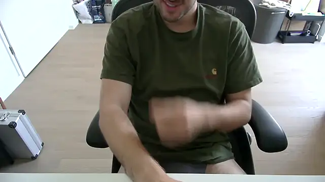 taallguyy 196 online show from 11-07-25, 08:47