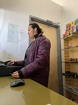 Snapshot of jr91esl chatting on 02-20-25, 04:14 jr91esl online show from 02-20-25, 04:14