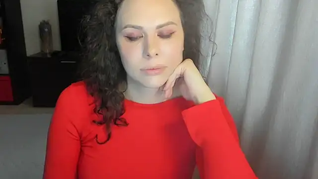 Snapshot of MollyCheiz chatting on 06-15-26, 04:31 MollyCheiz online show from 06-15-26, 04:31