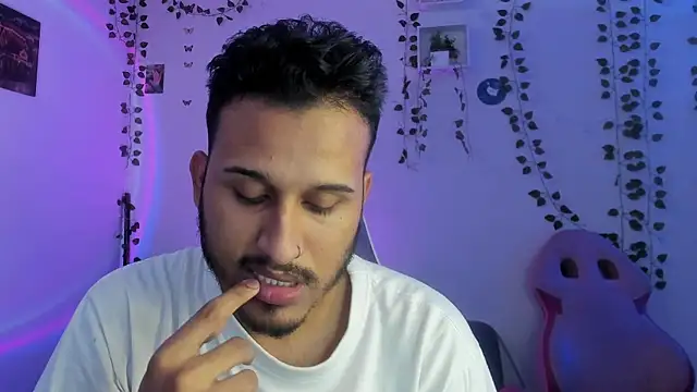 Raf brunette online show from 12-05-24, 08:44