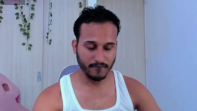 Raf brunette online show from 03-27-26, 06:51