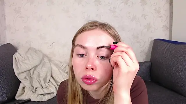 sofiaa here online show from 05-15-26, 12:17