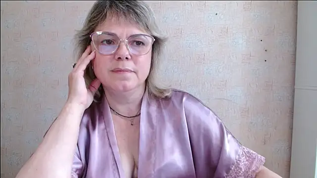 Snapshot of sweetsunset11 chatting on 06-26-26, 03:49 sweetsunset11 online show from 06-26-26, 03:49