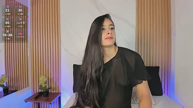 Julia Martinez  online show from 04-10-26, 11:37