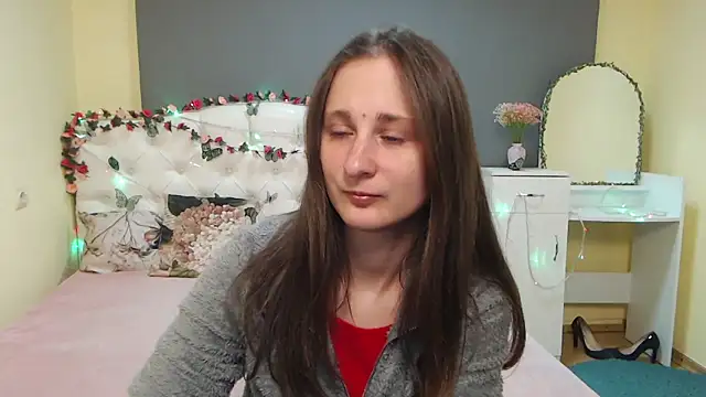 Snapshot of MichelLeee chatting on 03-12-26, 12:11 MichelLeee online show from 03-12-26, 12:11