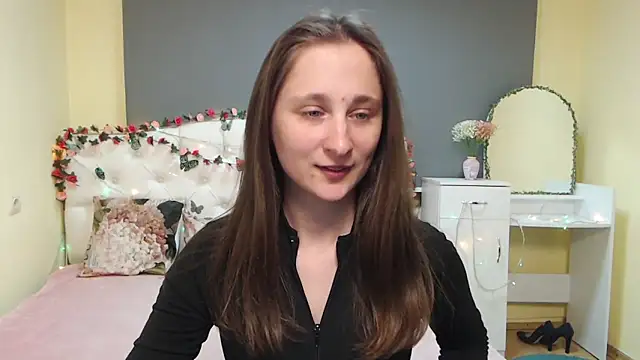 Snapshot of MichelLeee chatting on 03-17-26, 12:30 MichelLeee online show from 03-17-26, 12:30