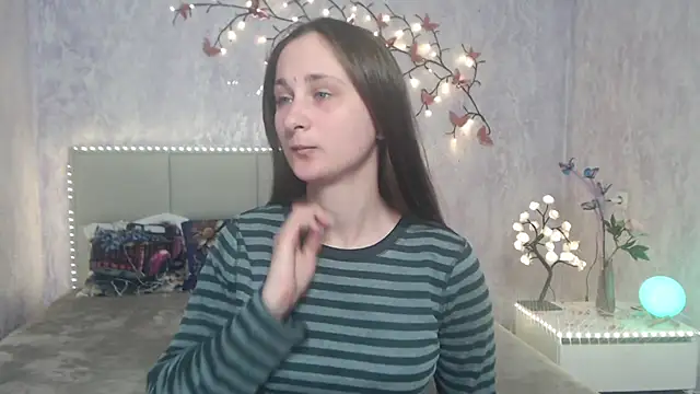 Snapshot of MichelLeee chatting on 03-24-26, 01:05 MichelLeee online show from 03-24-26, 01:05