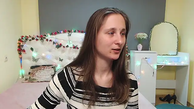 Snapshot of MichelLeee chatting on 03-26-26, 12:22 MichelLeee online show from 03-26-26, 12:22