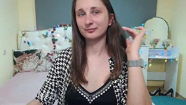 Snapshot of MichelLeee chatting on 04-02-26, 11:30 MichelLeee online show from 04-02-26, 11:30