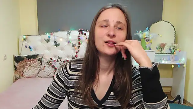 Snapshot of MichelLeee chatting on 04-06-26, 11:22 MichelLeee online show from 04-06-26, 11:22