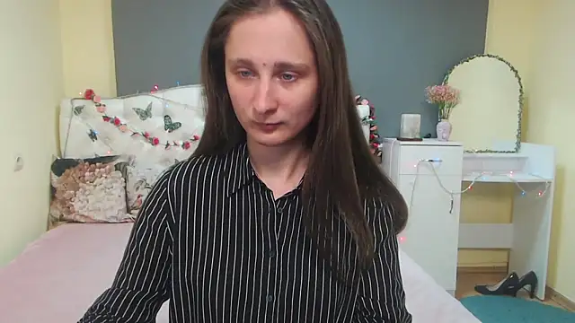 Snapshot of MichelLeee chatting on 04-14-26, 11:16 MichelLeee online show from 04-14-26, 11:16