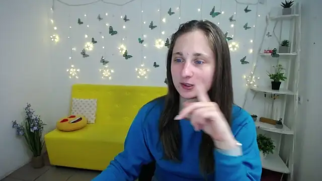 Snapshot of MichelLeee chatting on 04-15-26, 11:28 MichelLeee online show from 04-15-26, 11:28