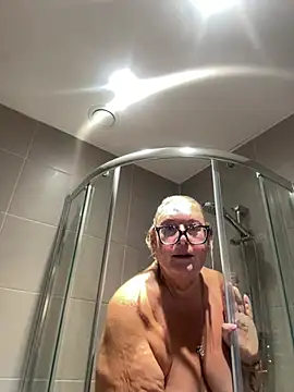 MoistCurveyChanel online show from 07-10-26, 11:24