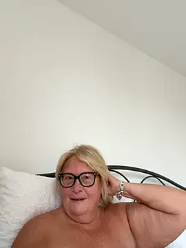 MoistCurveyChanel online show from 07-22-26, 06:49
