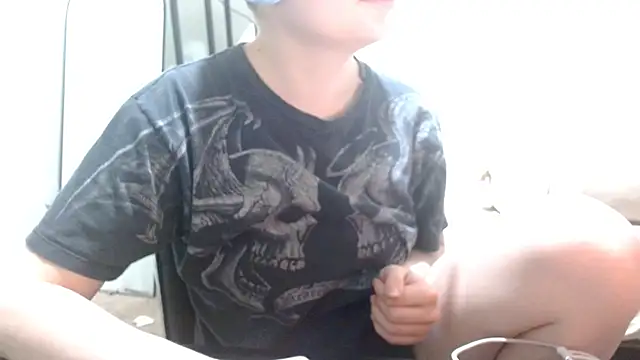 Snapshot of livcutebaby chatting on 01-02-25, 03:05 livcutebaby online show from 01-02-25, 03:05