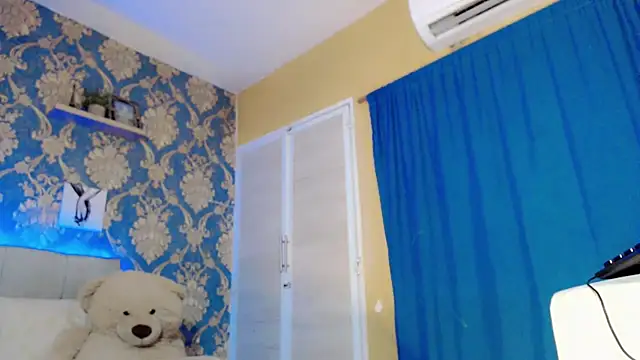 Snapshot of nicoledollts chatting on 05-04-26, 08:38 nicoledollts online show from 05-04-26, 08:38