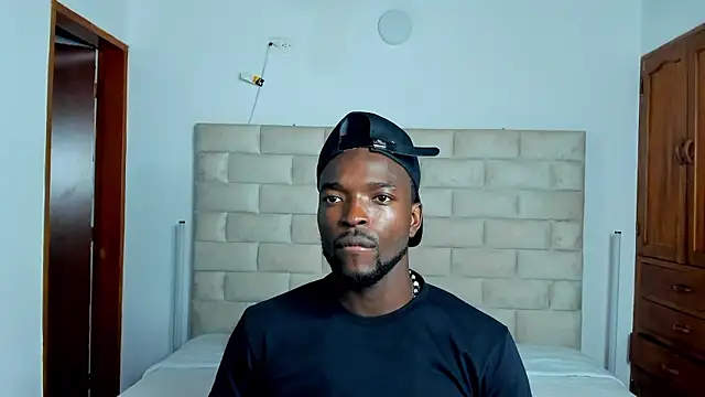 Snapshot of Dylan_Taylor chatting on 01-18-26, 07:28 Dylan Taylor online show from 01-18-26, 07:28