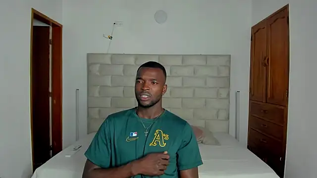 Snapshot of Dylan_Taylor chatting on 02-09-26, 03:21 Dylan Taylor online show from 02-09-26, 03:21