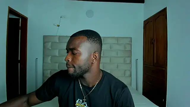 Snapshot of Dylan_Taylor chatting on 02-10-26, 02:48 Dylan Taylor online show from 02-10-26, 02:48