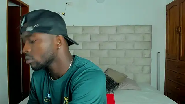 Snapshot of Dylan_Taylor chatting on 02-11-26, 03:22 Dylan Taylor online show from 02-11-26, 03:22