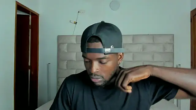 Snapshot of Dylan_Taylor chatting on 02-14-26, 03:58 Dylan Taylor online show from 02-14-26, 03:58