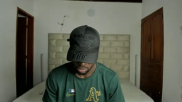 Snapshot of Dylan_Taylor chatting on 02-15-26, 03:36 Dylan Taylor online show from 02-15-26, 03:36