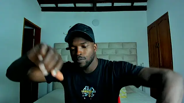 Snapshot of Dylan_Taylor chatting on 02-18-26, 02:40 Dylan Taylor online show from 02-18-26, 02:40