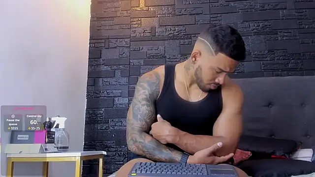 Snapshot of bruno_miller_ chatting on 12-22-25, 08:50 bruno miller online show from 12-22-25, 08:50