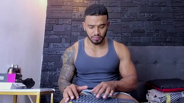 Snapshot of bruno_miller_ chatting on 01-11-26, 08:47 bruno miller online show from 01-11-26, 08:47