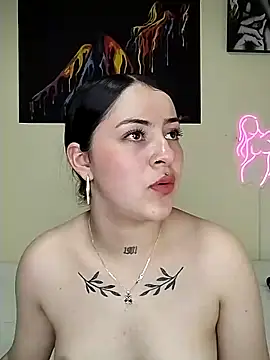 Snapshot of Emily-Hott- chatting on 12-27-24, 06:31 Emily-Hott- online show from 12-27-24, 06:31