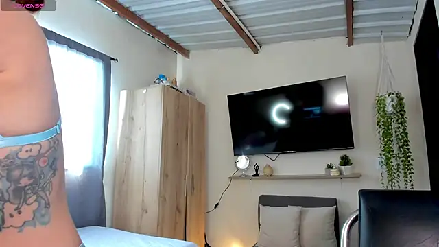 sofiaVelez01 online show from 02-04-26, 06:58