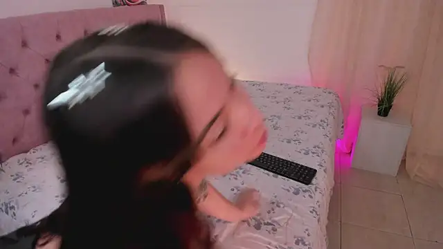 Lia Sweett  online show from 02-10-26, 04:33