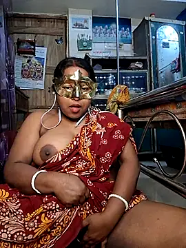 Snapshot of Real_Desi_Couple chatting on 04-01-26, 06:05 Real Desi Couple online show from 04-01-26, 06:05