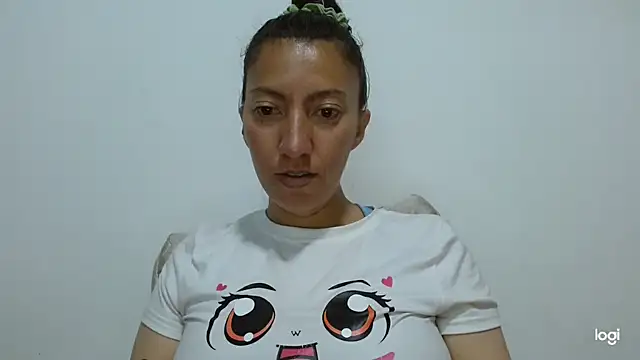Snapshot of kaybabyhot chatting on 06-11-26, 12:47 kaybabyhot online show from 06-11-26, 12:47