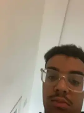 Snapshot of Lahcene chatting on 03-02-26, 08:59 Lahcene online show from 03-02-26, 08:59