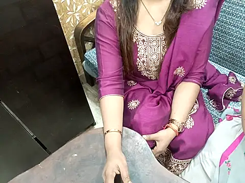 Snapshot of DivyaDutta chatting on 03-13-25, 10:36 DivyaDutta online show from 03-13-25, 10:36