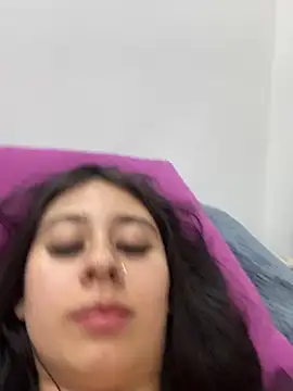 Snapshot of Zoee_t chatting on 02-14-25, 03:33 Zoee t online show from 02-14-25, 03:33