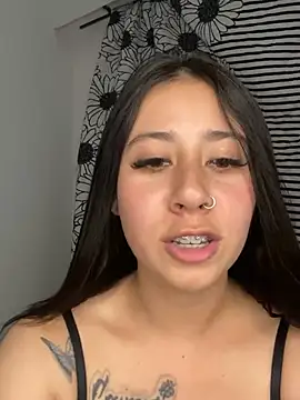 Snapshot of Zoee_t chatting on 02-21-25, 04:48 Zoee t online show from 02-21-25, 04:48